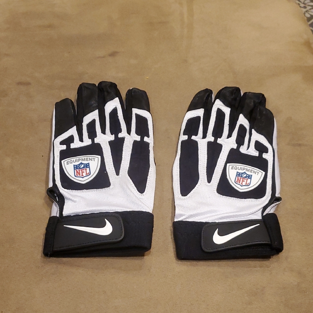 Nike Black and White NFL Equipment Gloves OL Gloves